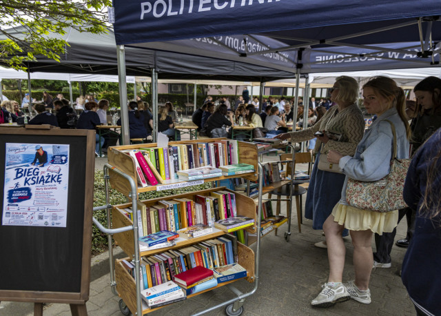 Święto Szkoły 2026 kiermasz charytatywny Biblioteki PM
